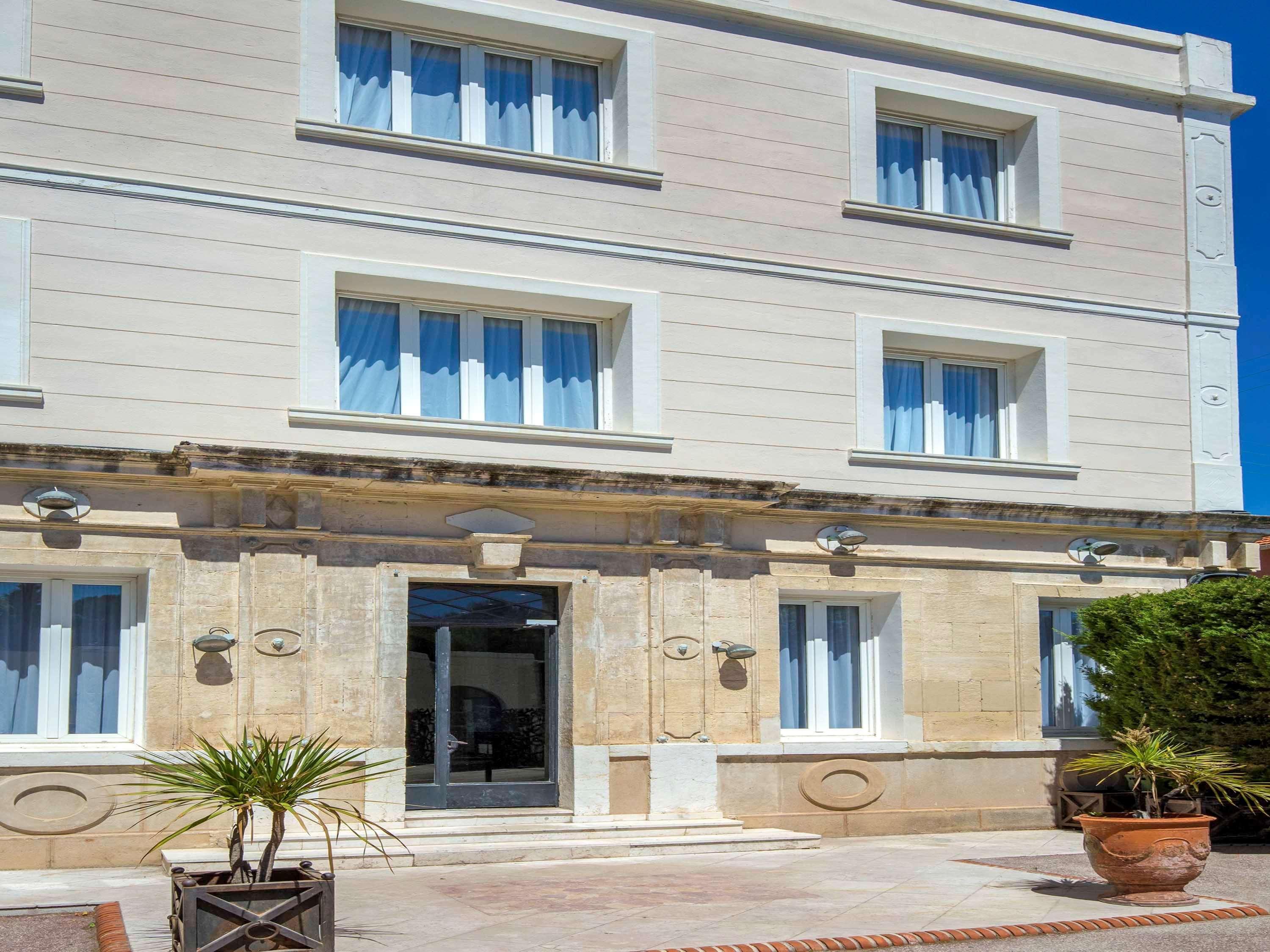 Mercure Centre Bompard La Corniche Hotel 4*