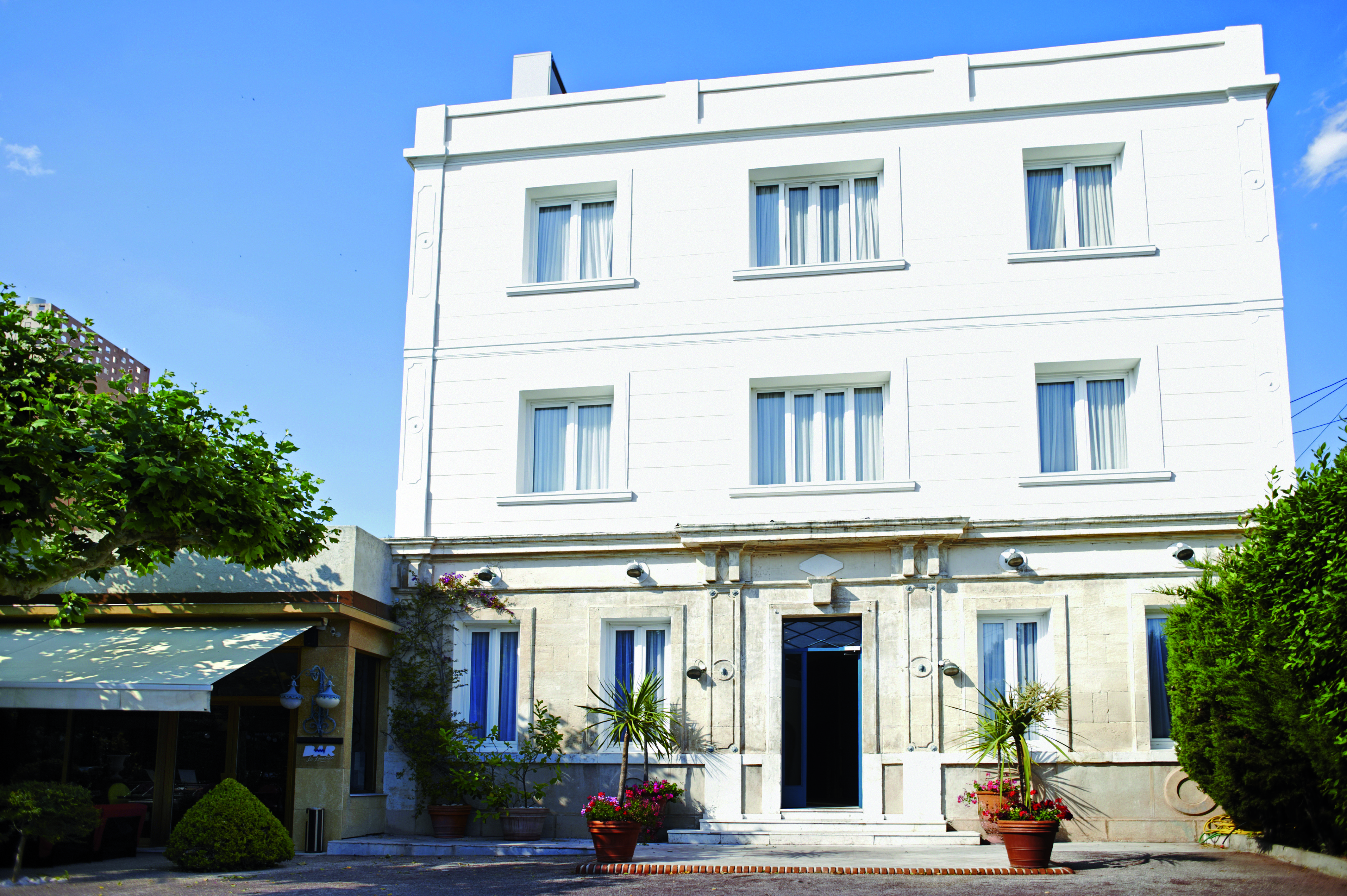 Mercure Centre Bompard La Corniche Hotel 4*
