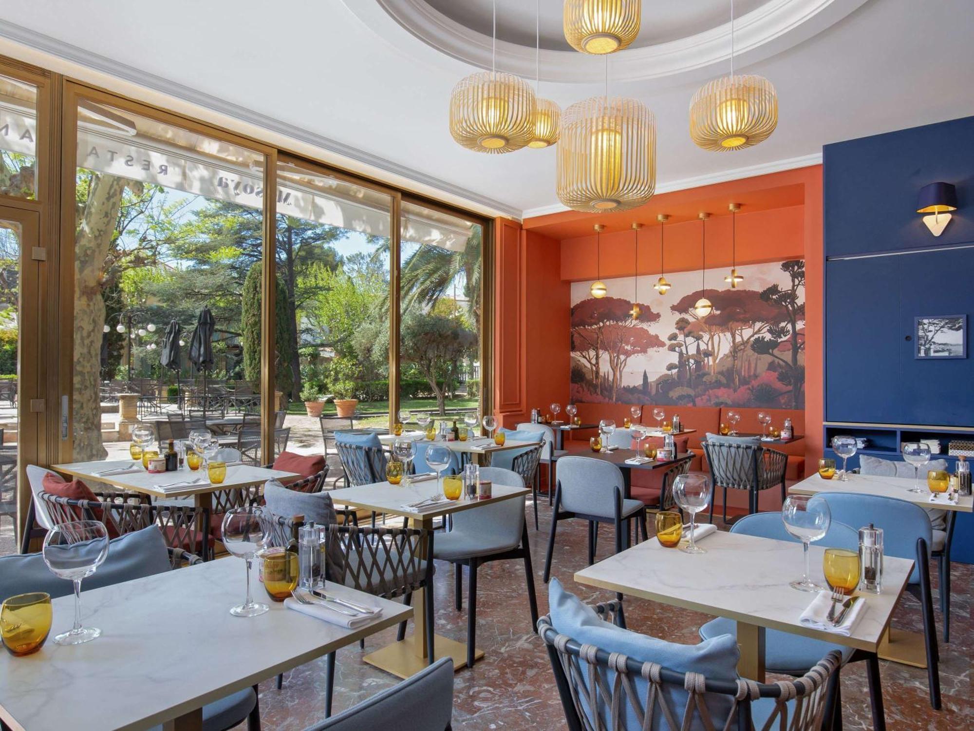 Mercure Centre Bompard La Corniche Hotel 4*